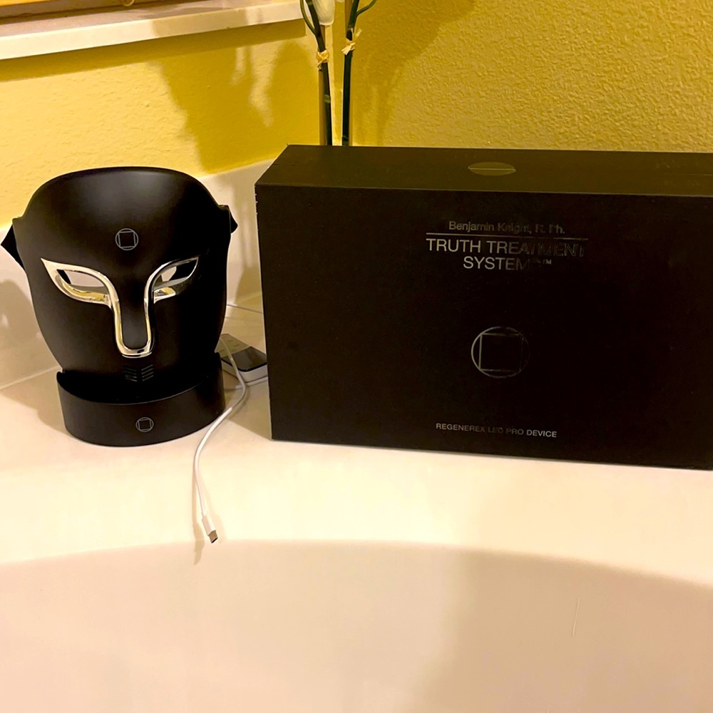 Truth Treatments Regenerex LED Pro Device